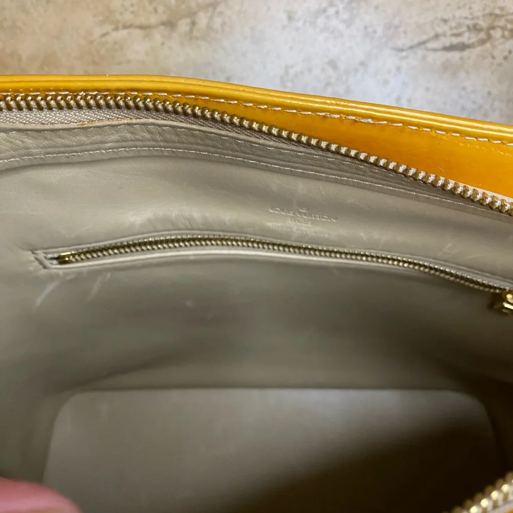 Louis Vuitton Beige Monogram Vernis Leather Houston Bag - Picture 8 of 12